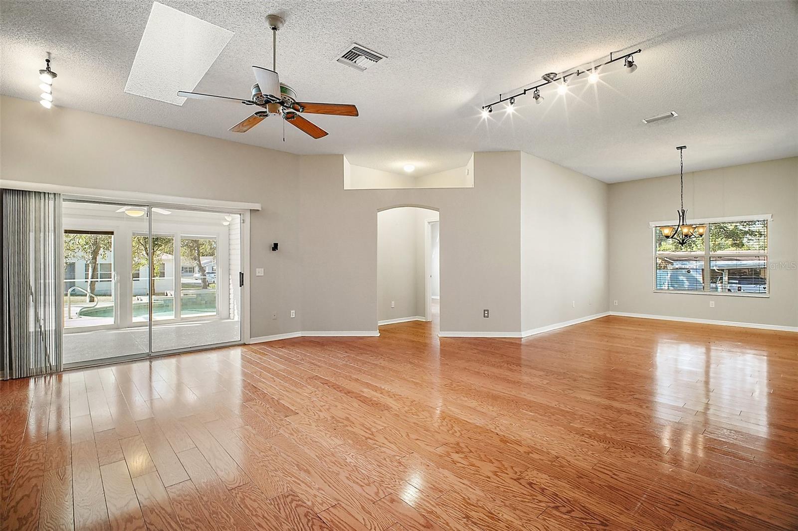 811 HARPER PL, LADY LAKE, FL, 32159