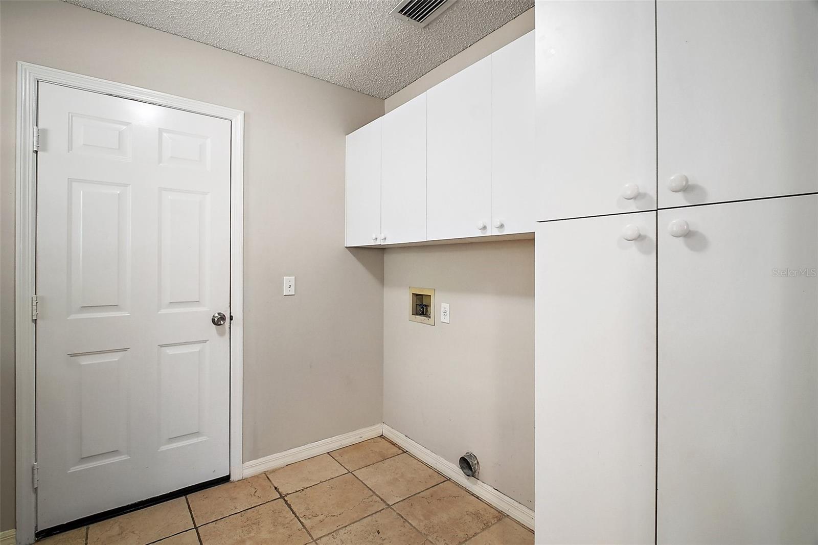 811 HARPER PL, LADY LAKE, FL, 32159