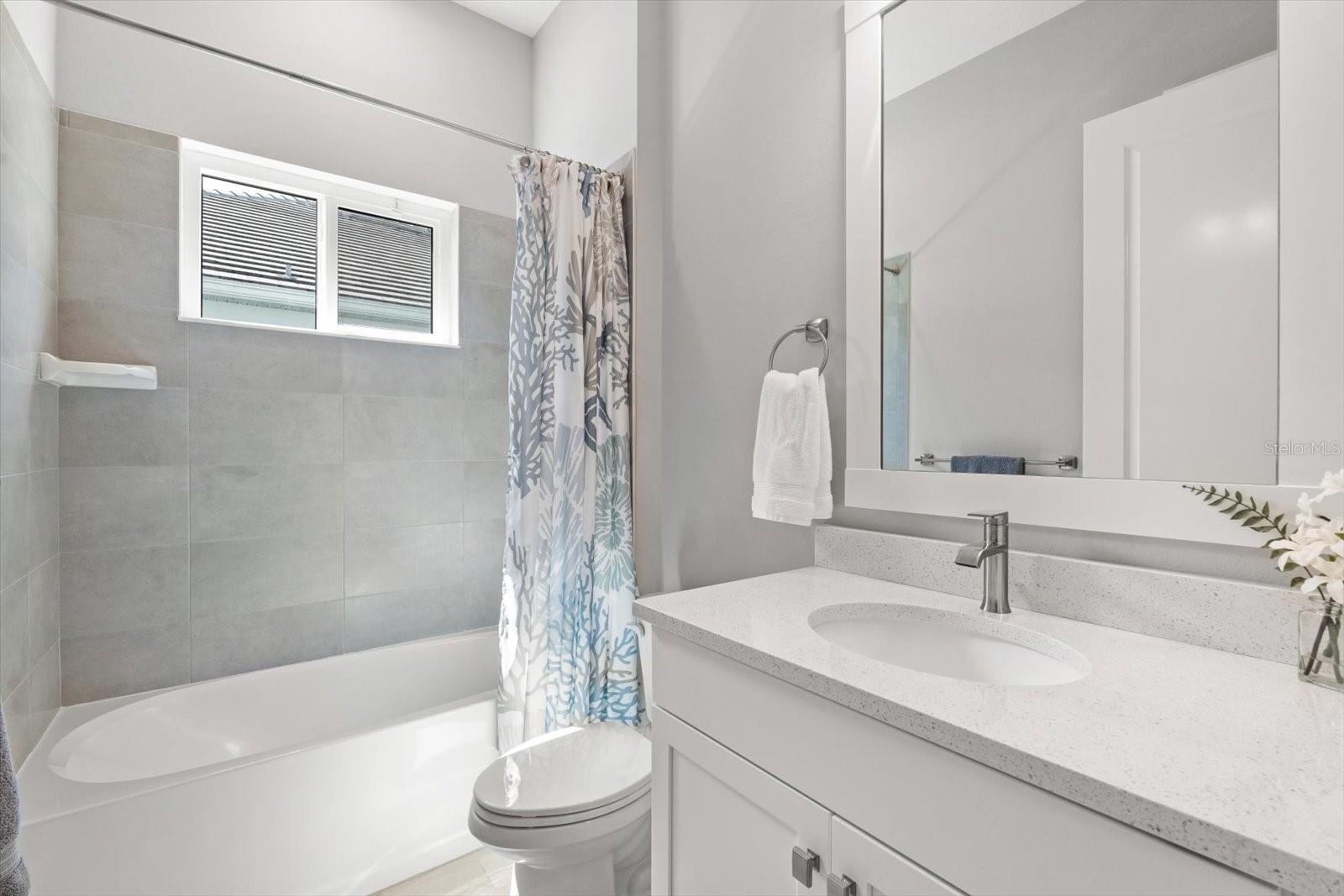 8281 GRANDE SHORES DR, SARASOTA, FL, 34240