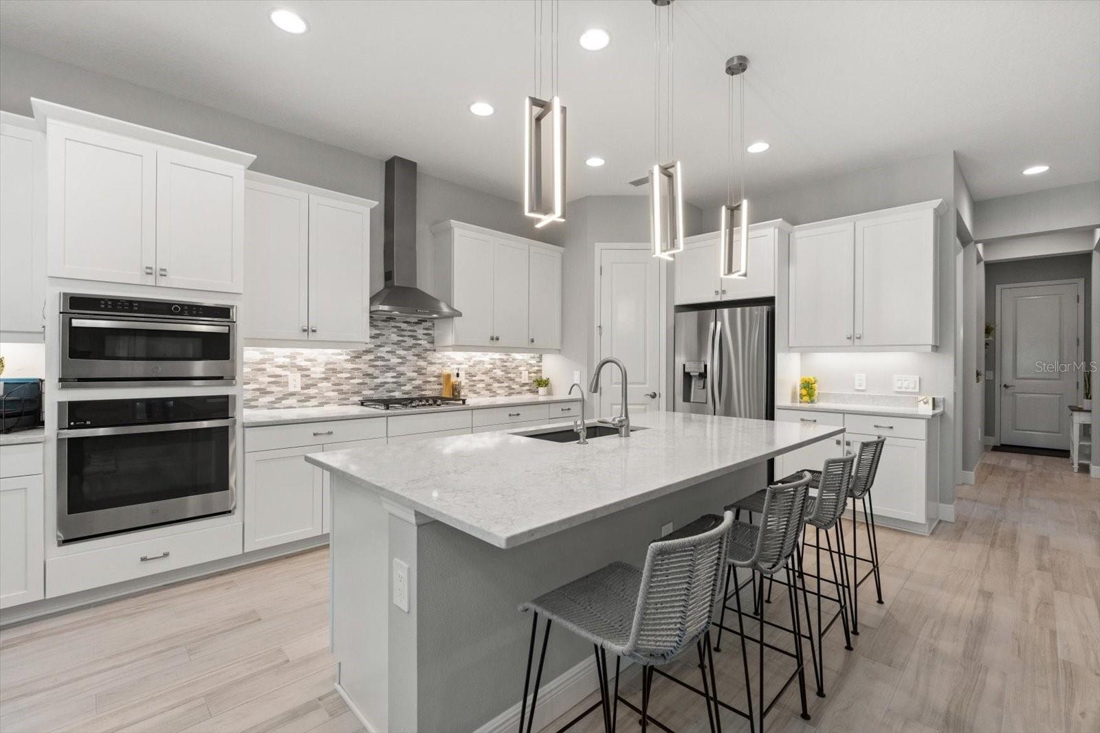 8281 GRANDE SHORES DR, SARASOTA, FL, 34240