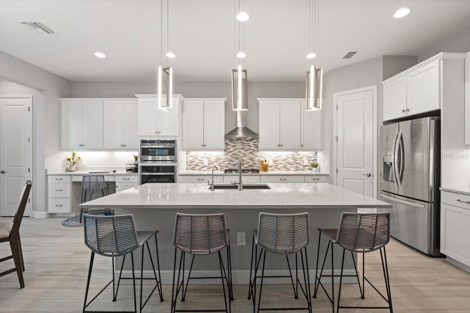 8281 GRANDE SHORES DR, SARASOTA, FL, 34240