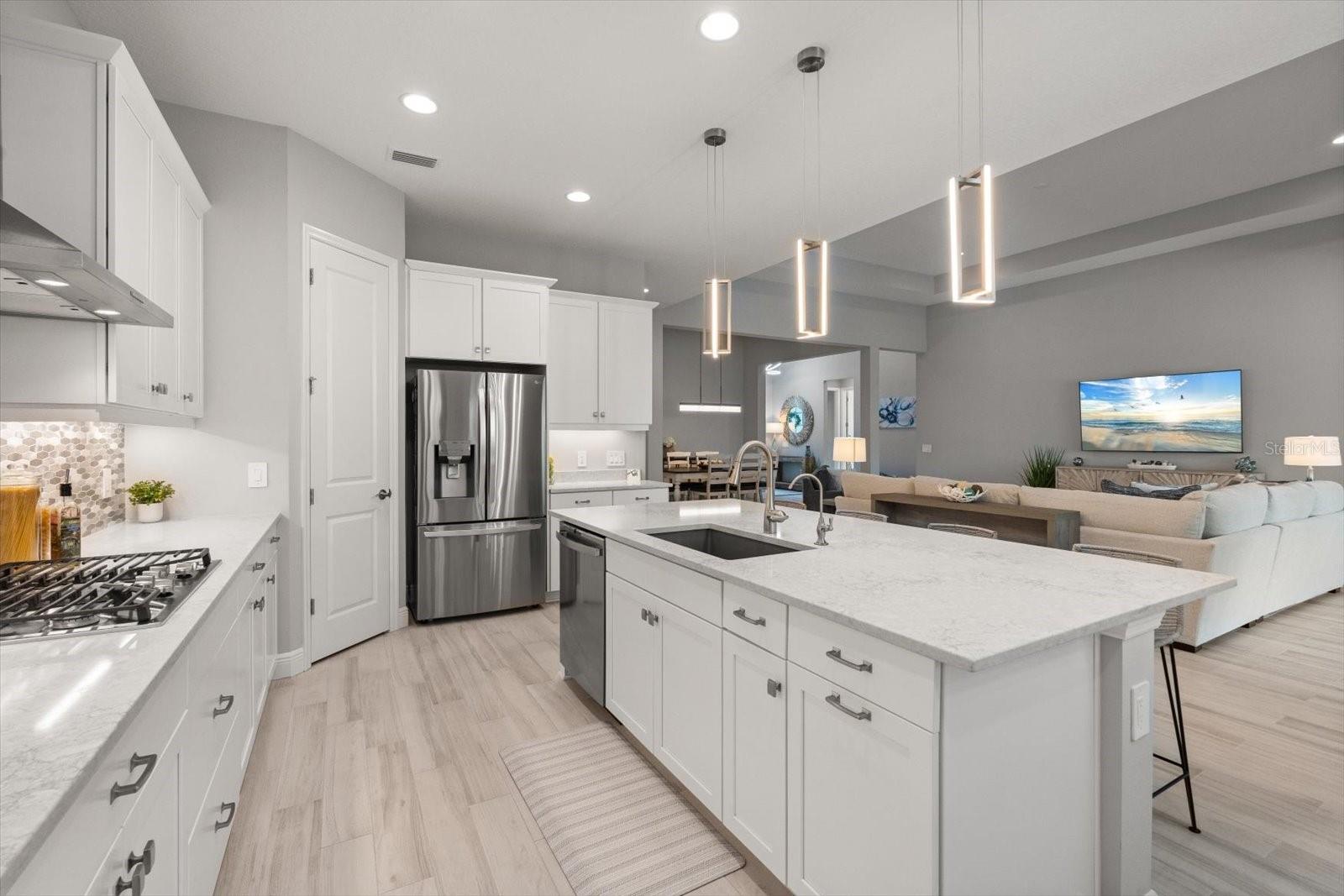 8281 GRANDE SHORES DR, SARASOTA, FL, 34240