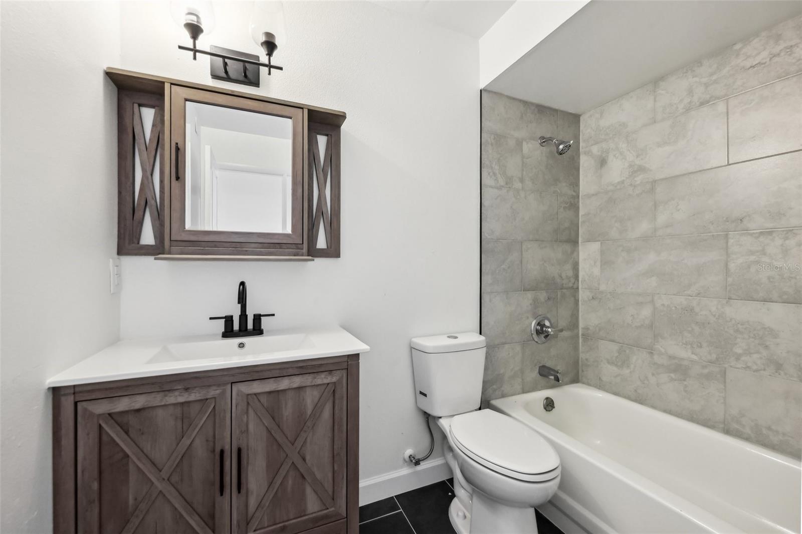 670 S BLUE LAKE AVE, DELAND, FL, 32724