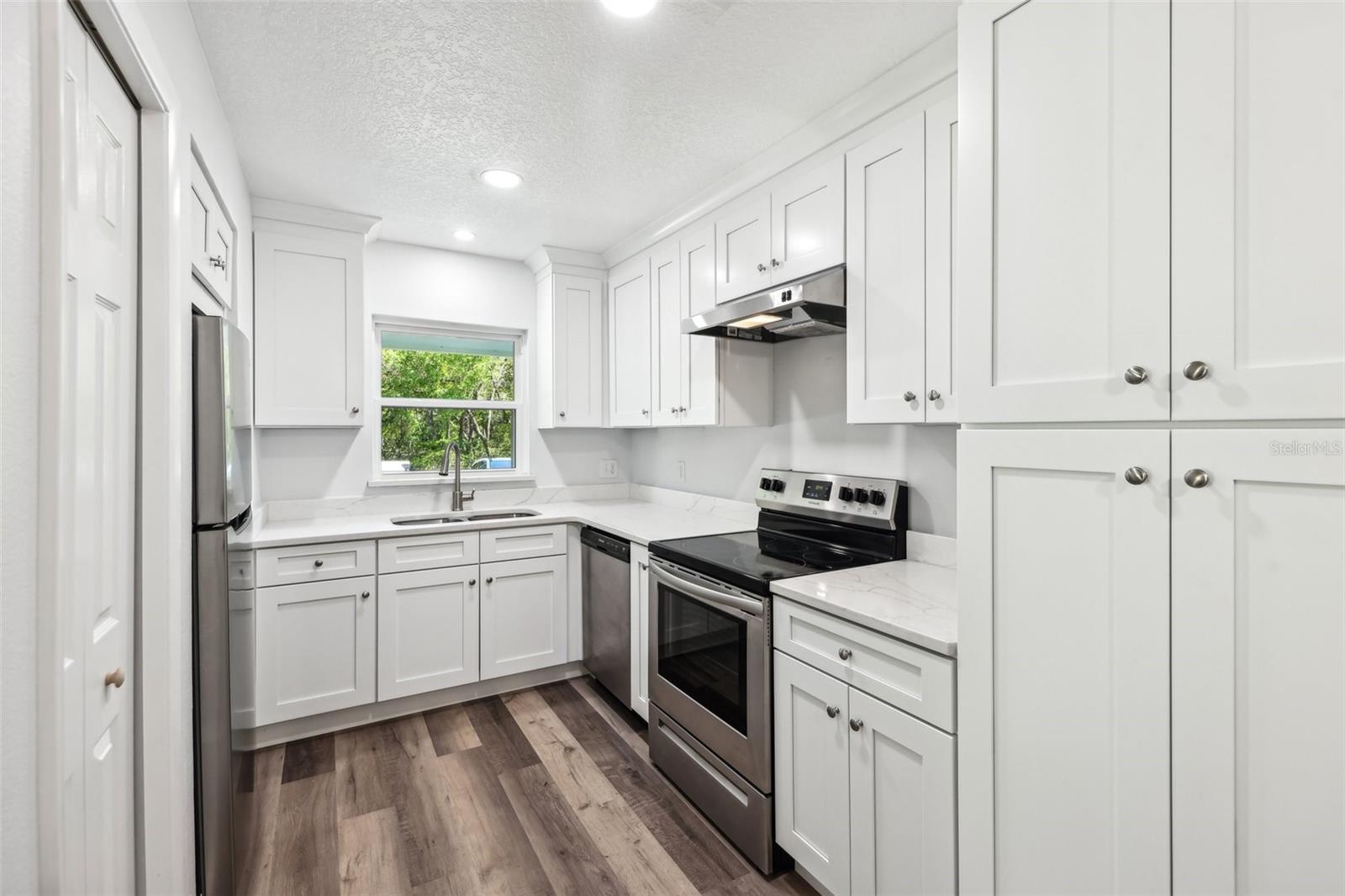 670 S BLUE LAKE AVE, DELAND, FL, 32724