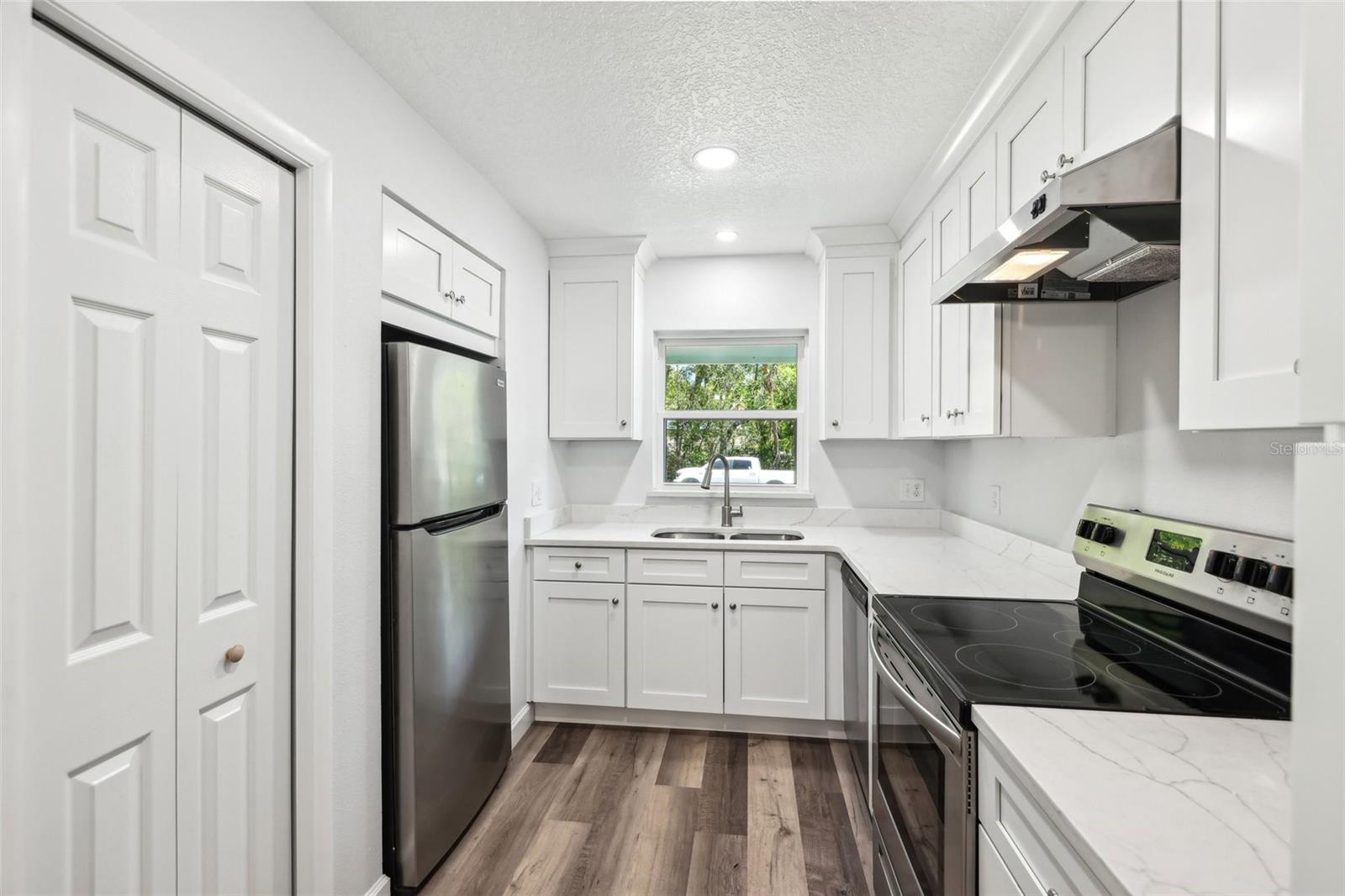 670 S BLUE LAKE AVE, DELAND, FL, 32724