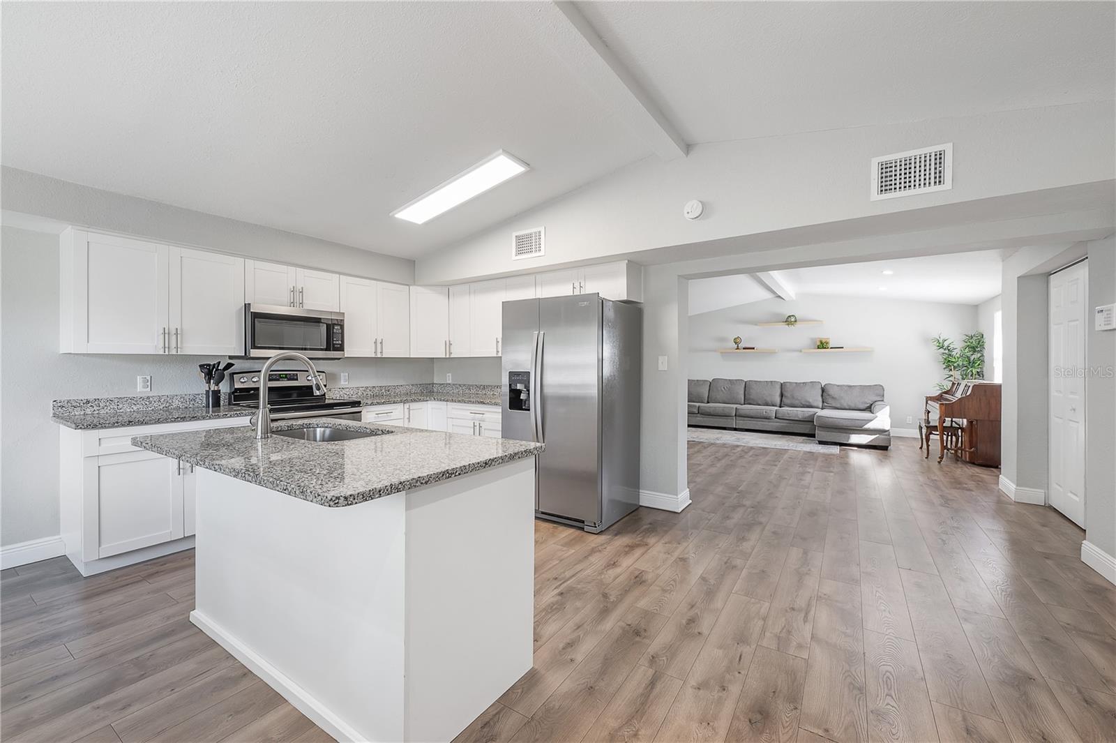 301 WOOTEN RD, LUTZ, FL, 33548