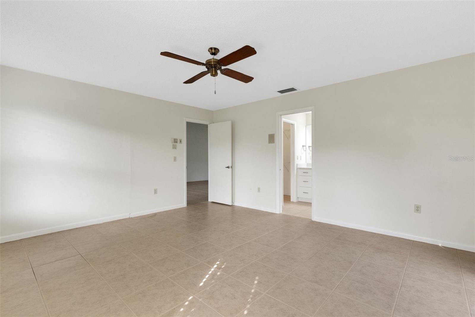 A4646340 Property Photo