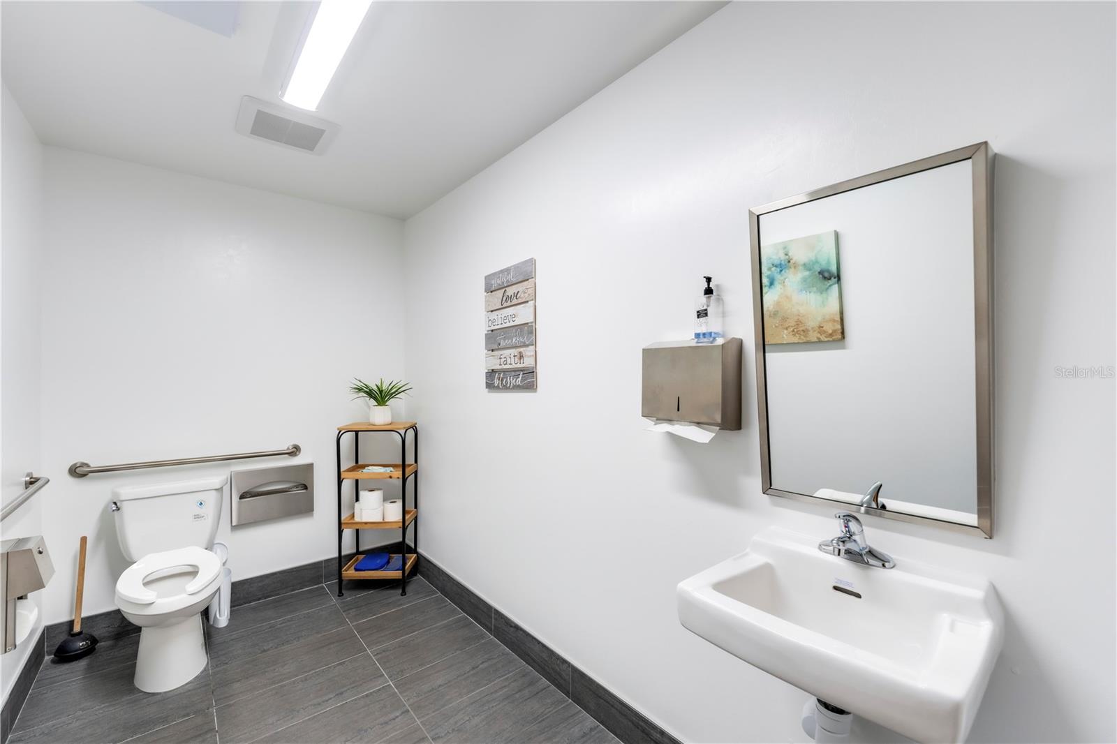 1860 BOY SCOUT DR #202, FORT MYERS, FL, 33907