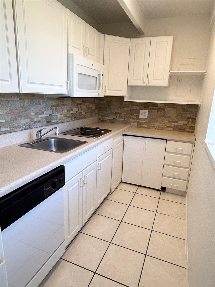 1219 CLUB CIR, LAKESHORE, FL, 33854