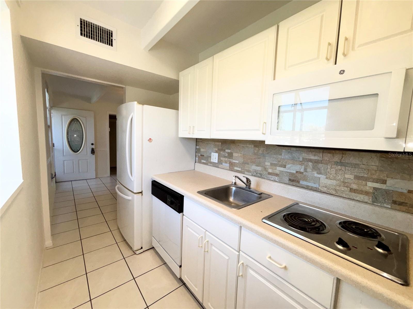 1219 CLUB CIR, LAKESHORE, FL, 33854