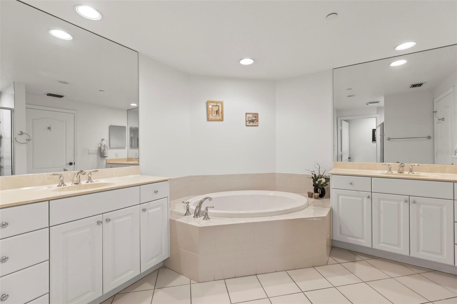 501 MANDALAY AVE #810, CLEARWATER BEACH, FL, 33767