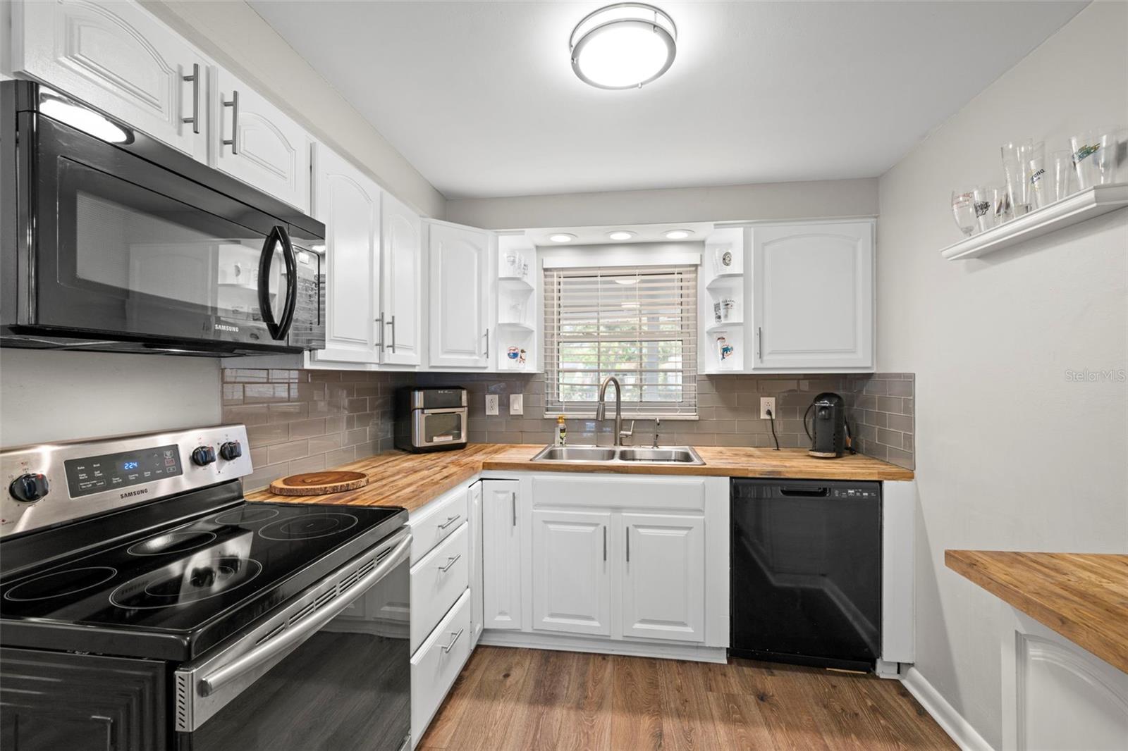 8766 91ST ST, SEMINOLE, FL, 33777