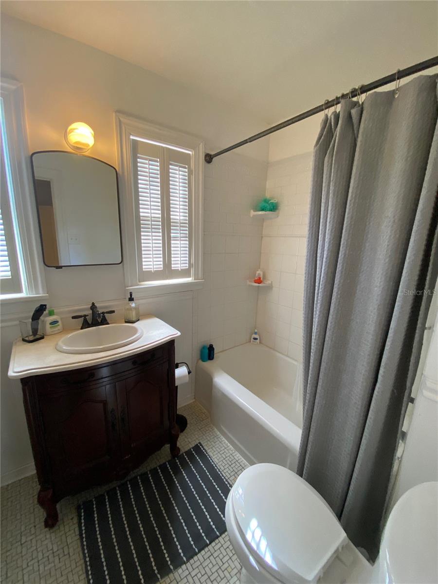 495 24TH AVE N, ST PETERSBURG, FL, 33704