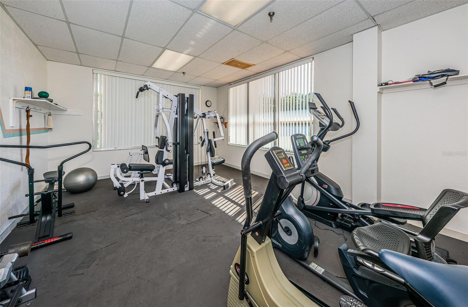 9000 COMMODORE DR #402, SEMINOLE, FL, 33776