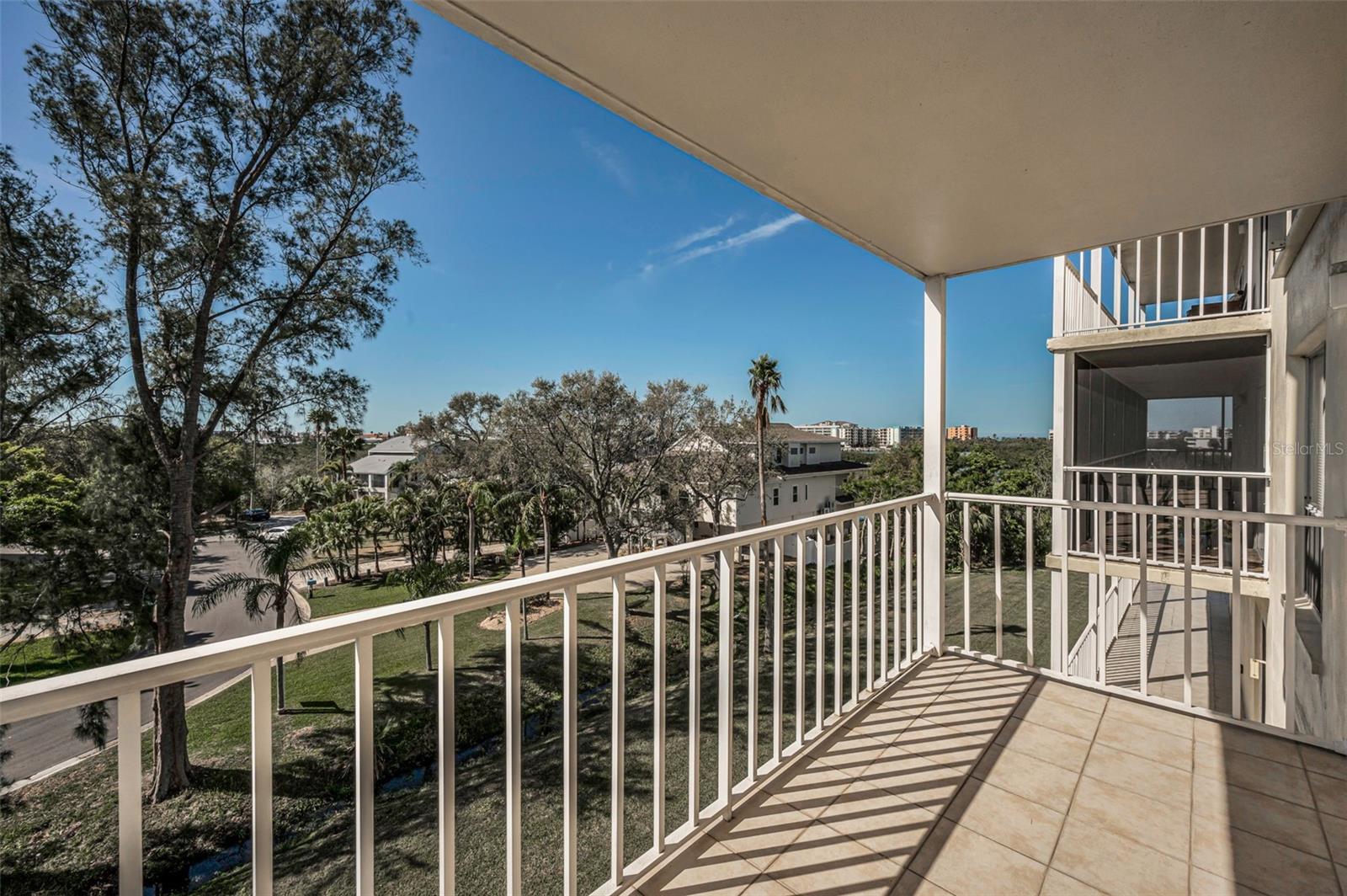 9000 COMMODORE DR #402, SEMINOLE, FL, 33776