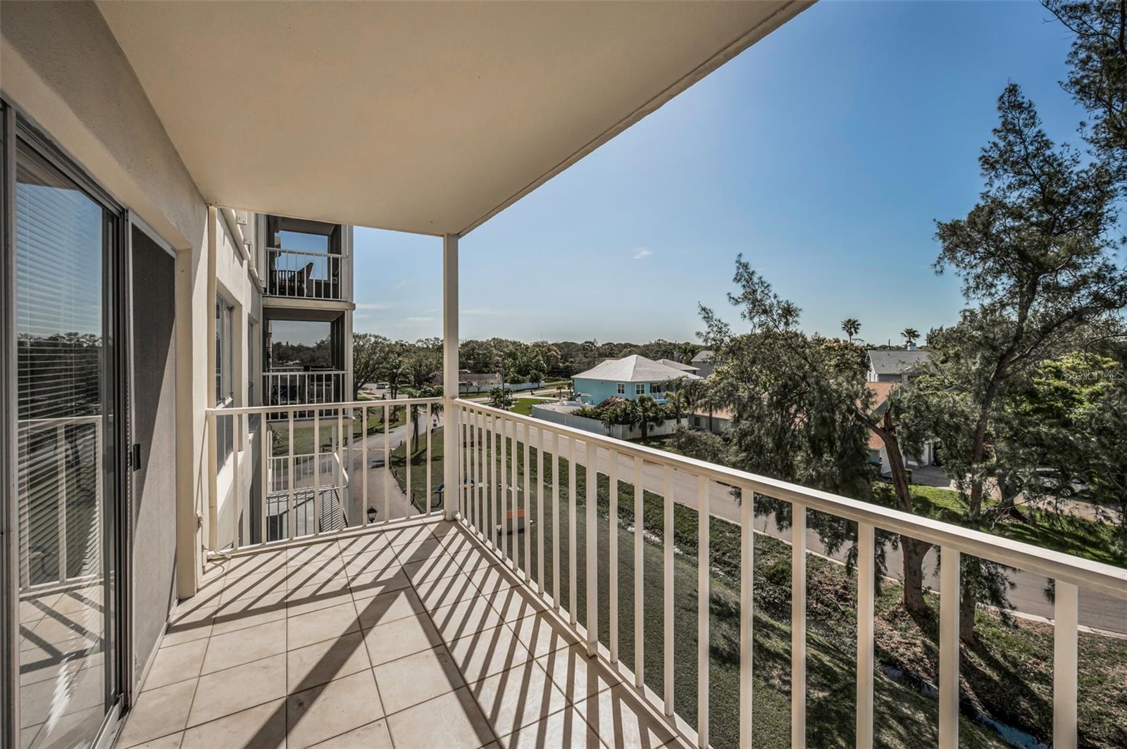 9000 COMMODORE DR #402, SEMINOLE, FL, 33776