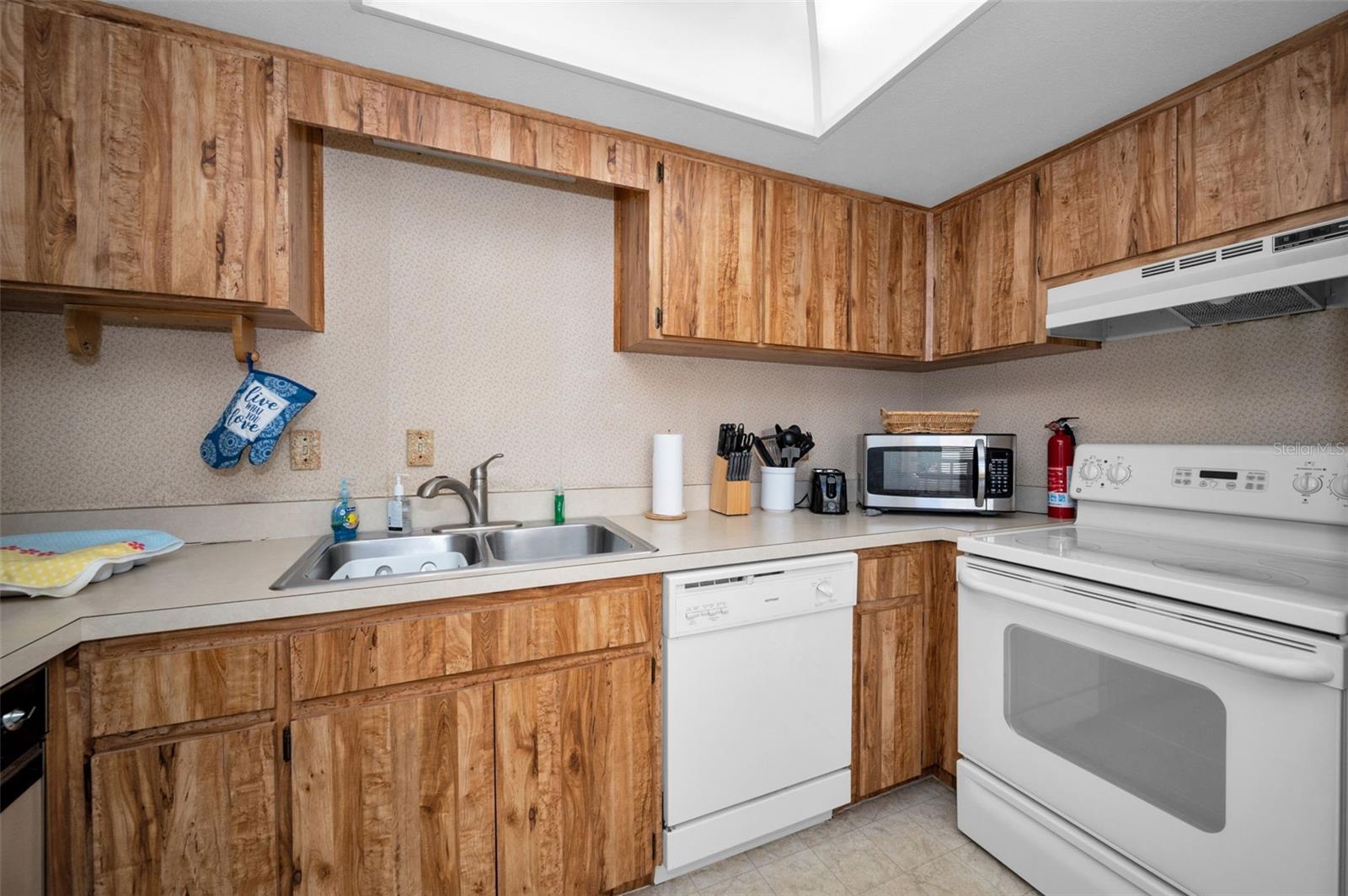 9000 COMMODORE DR #402, SEMINOLE, FL, 33776