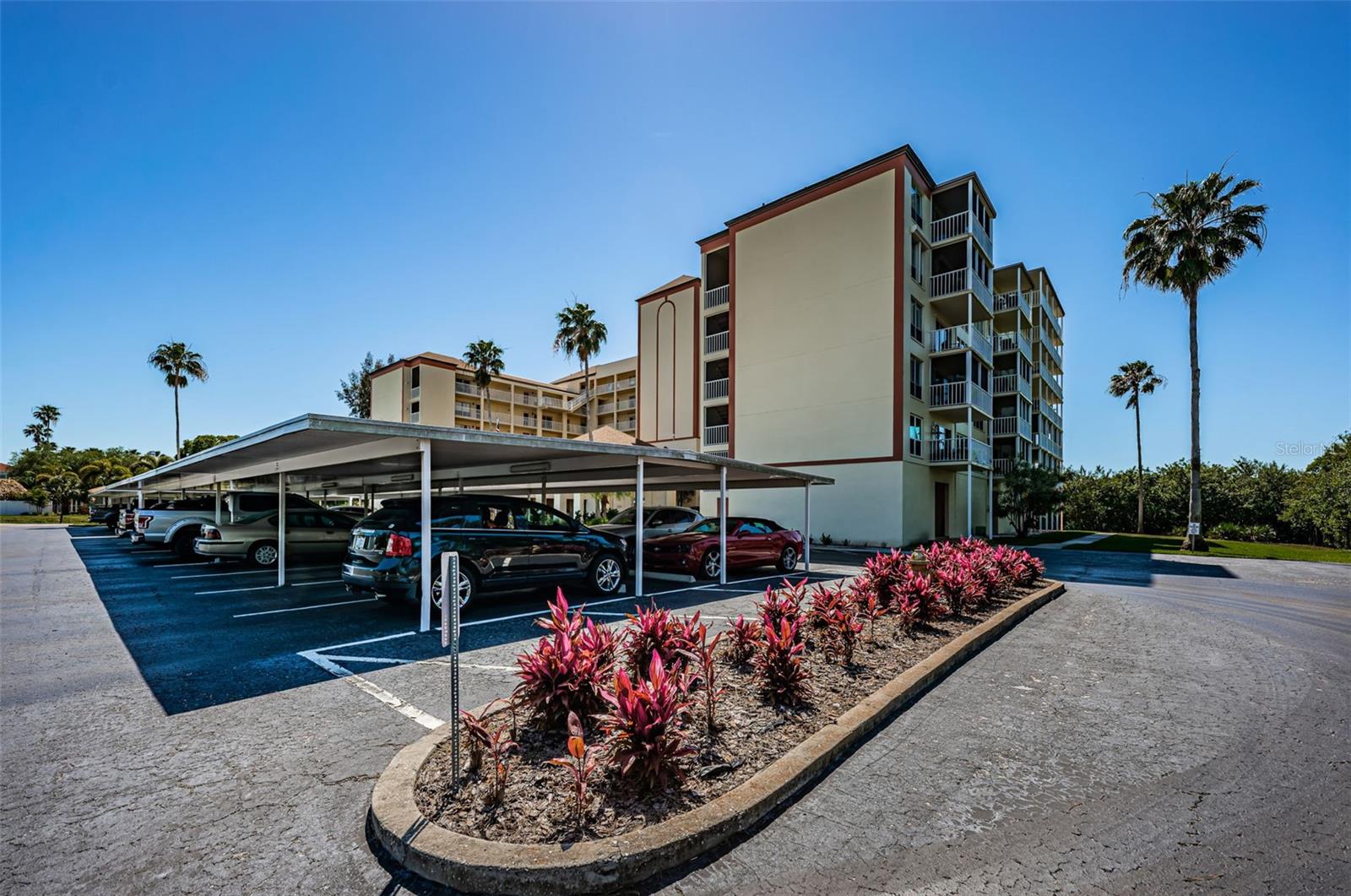 9000 COMMODORE DR #402, SEMINOLE, FL, 33776