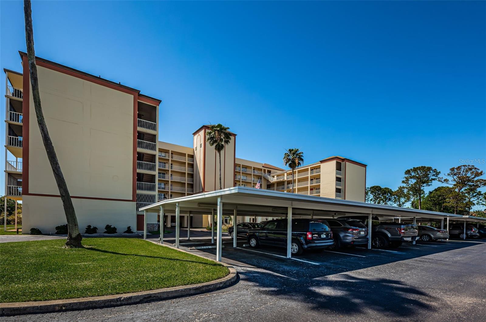 9000 COMMODORE DR #402, SEMINOLE, FL, 33776