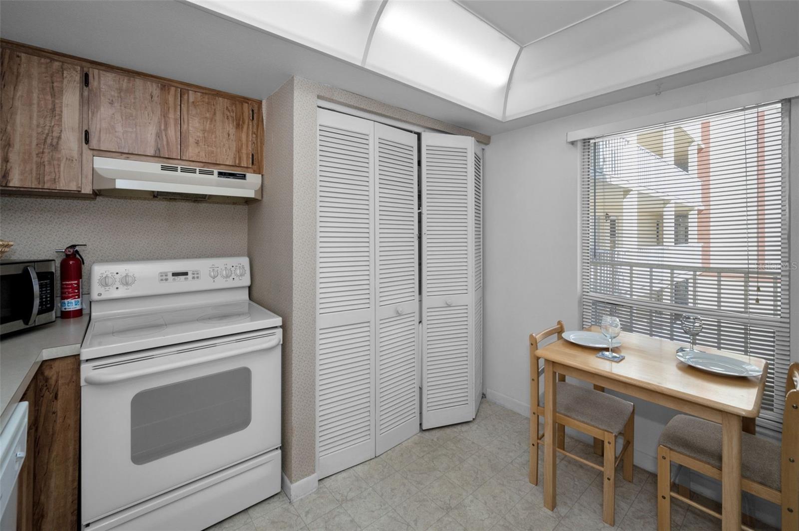 9000 COMMODORE DR #402, SEMINOLE, FL, 33776