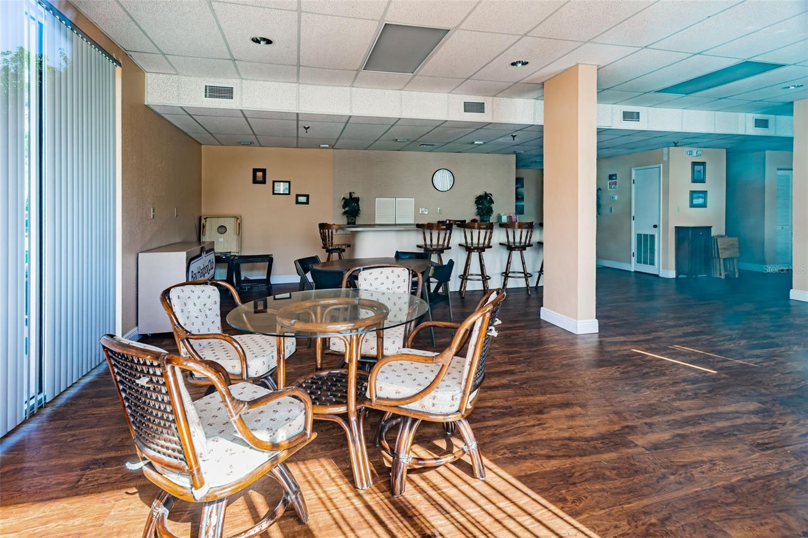 9000 COMMODORE DR #402, SEMINOLE, FL, 33776