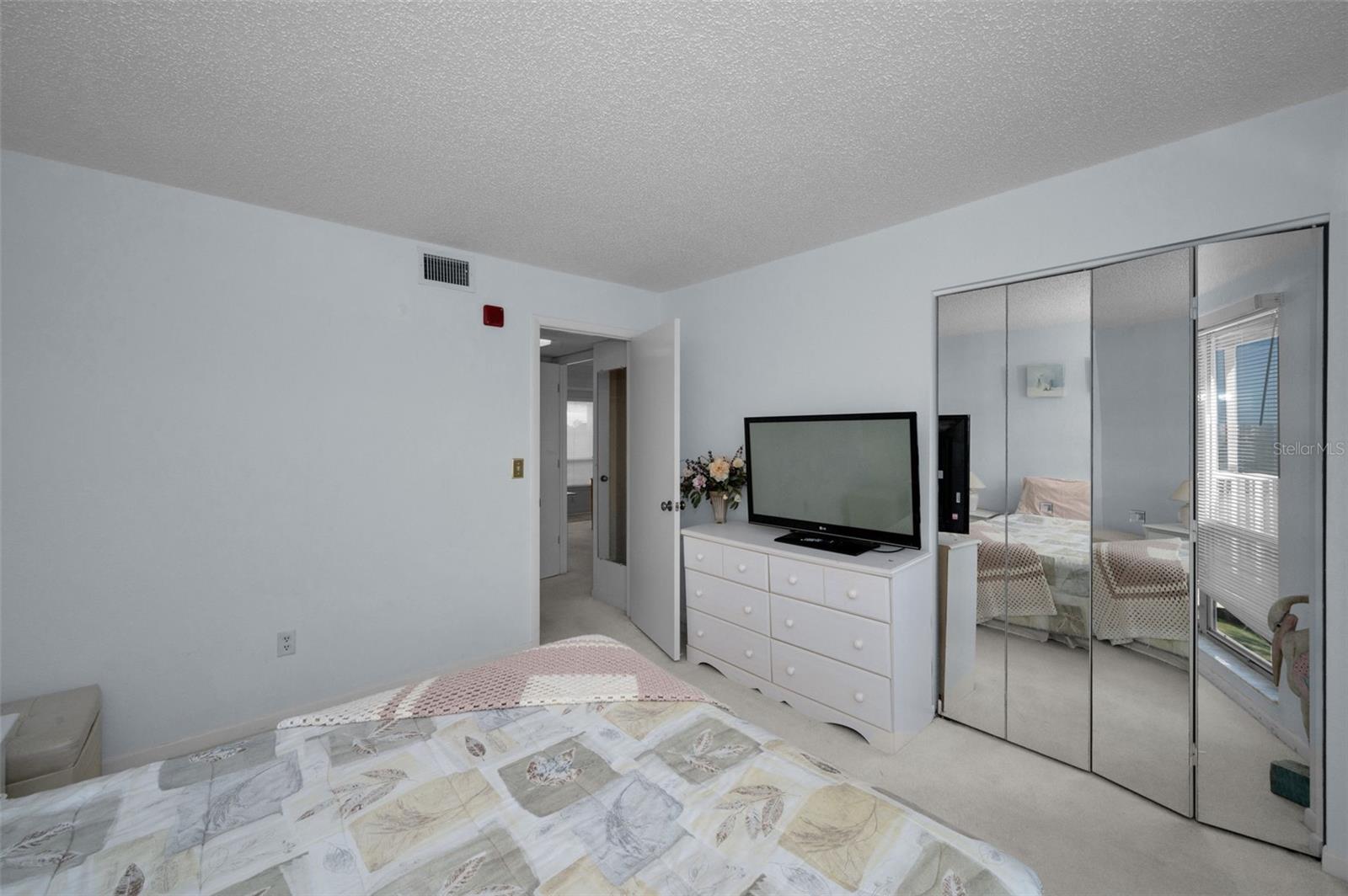 9000 COMMODORE DR #402, SEMINOLE, FL, 33776