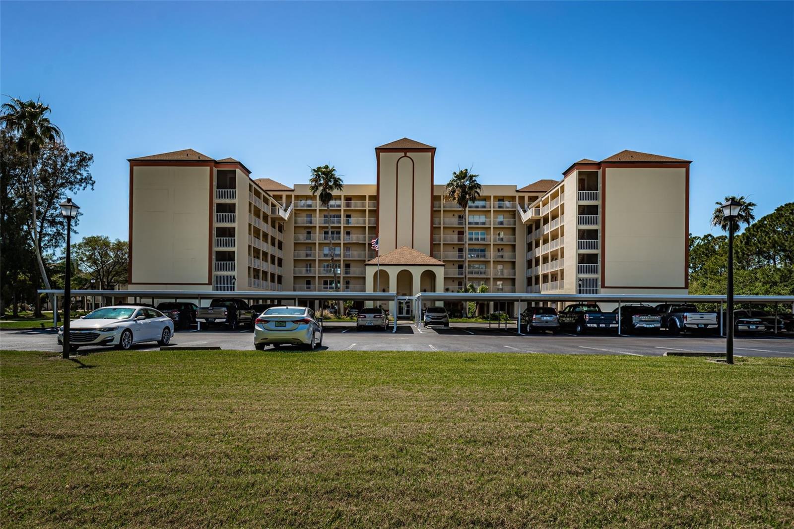 9000 COMMODORE DR #402, SEMINOLE, FL, 33776