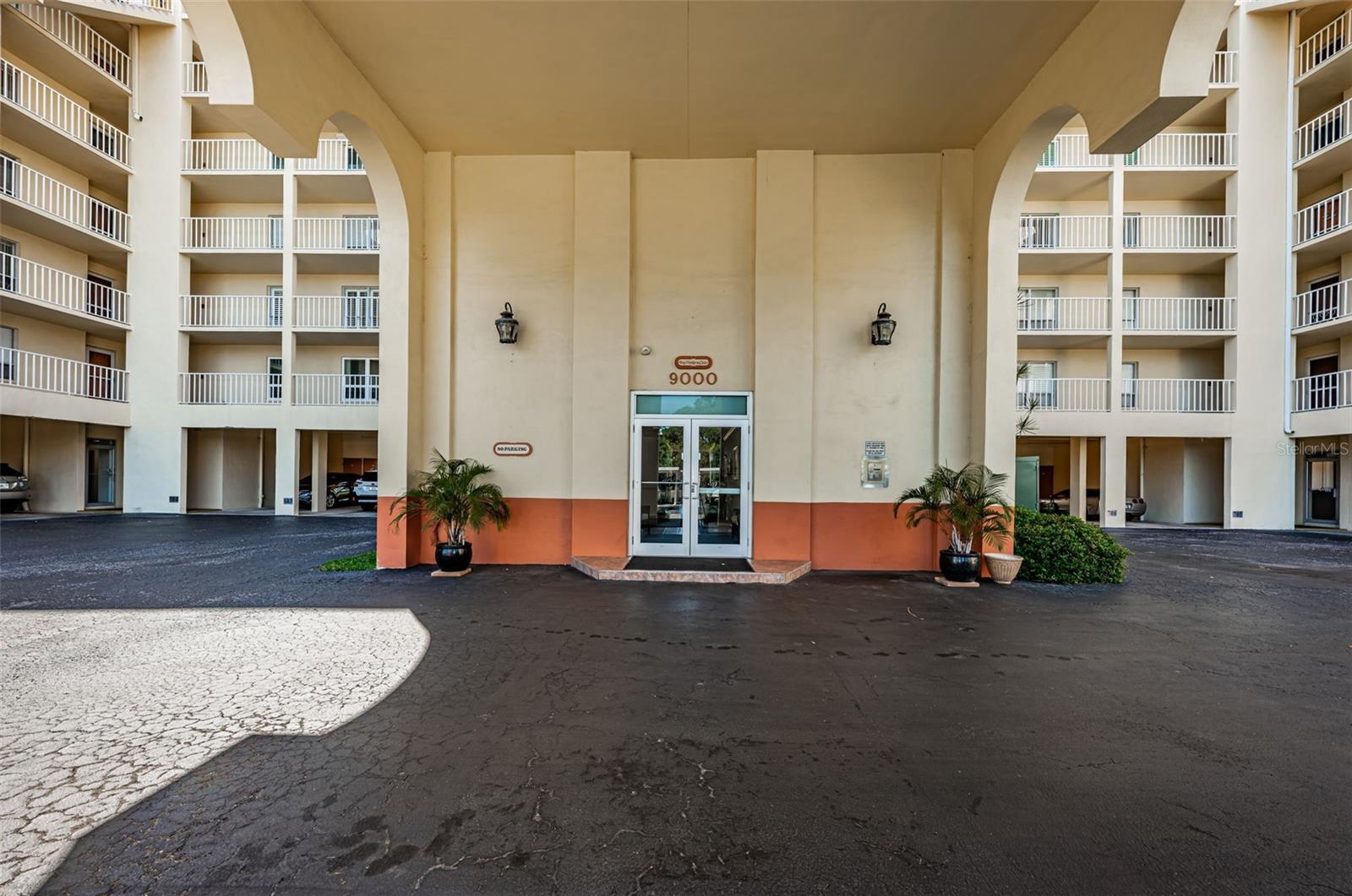 9000 COMMODORE DR #402, SEMINOLE, FL, 33776