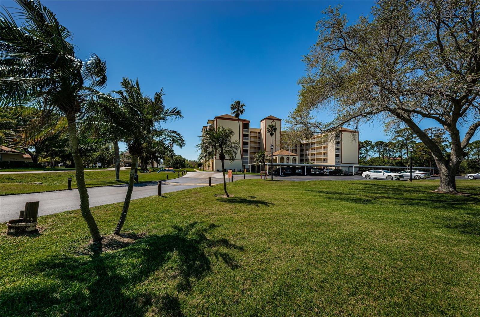 9000 COMMODORE DR #402, SEMINOLE, FL, 33776