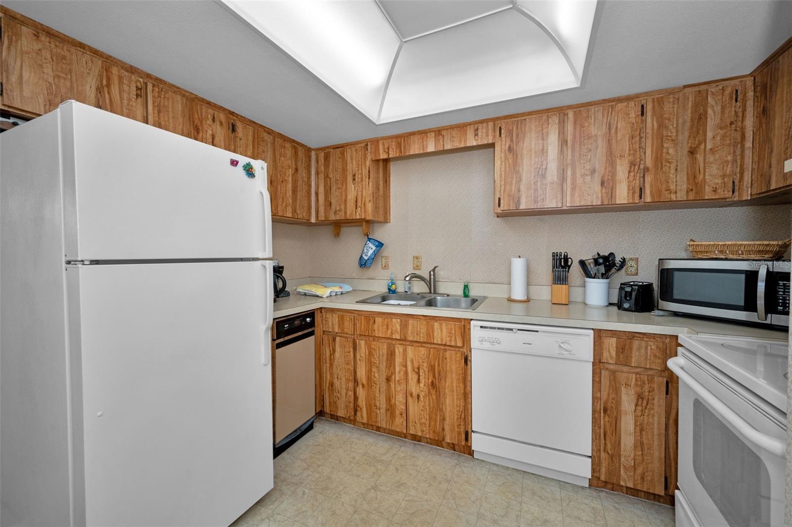 9000 COMMODORE DR #402, SEMINOLE, FL, 33776