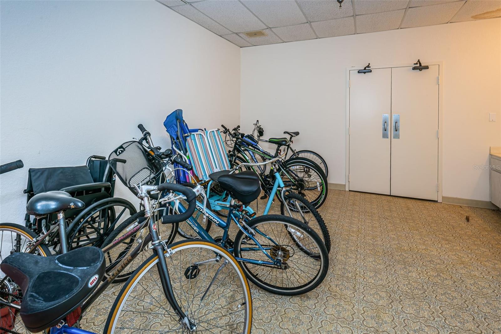 9000 COMMODORE DR #402, SEMINOLE, FL, 33776