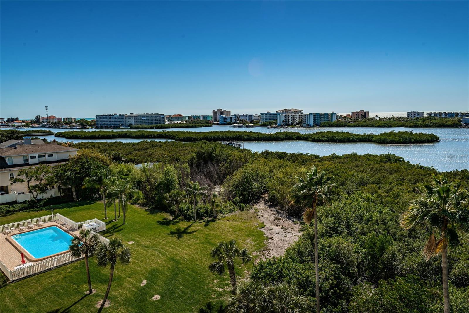 9000 COMMODORE DR #402, SEMINOLE, FL, 33776