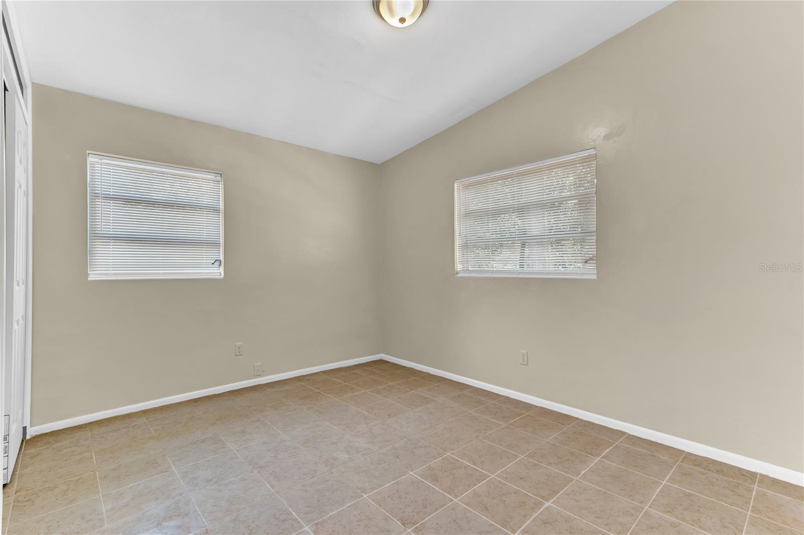 5201 VAN AKEN DR, ORLANDO, FL, 32808