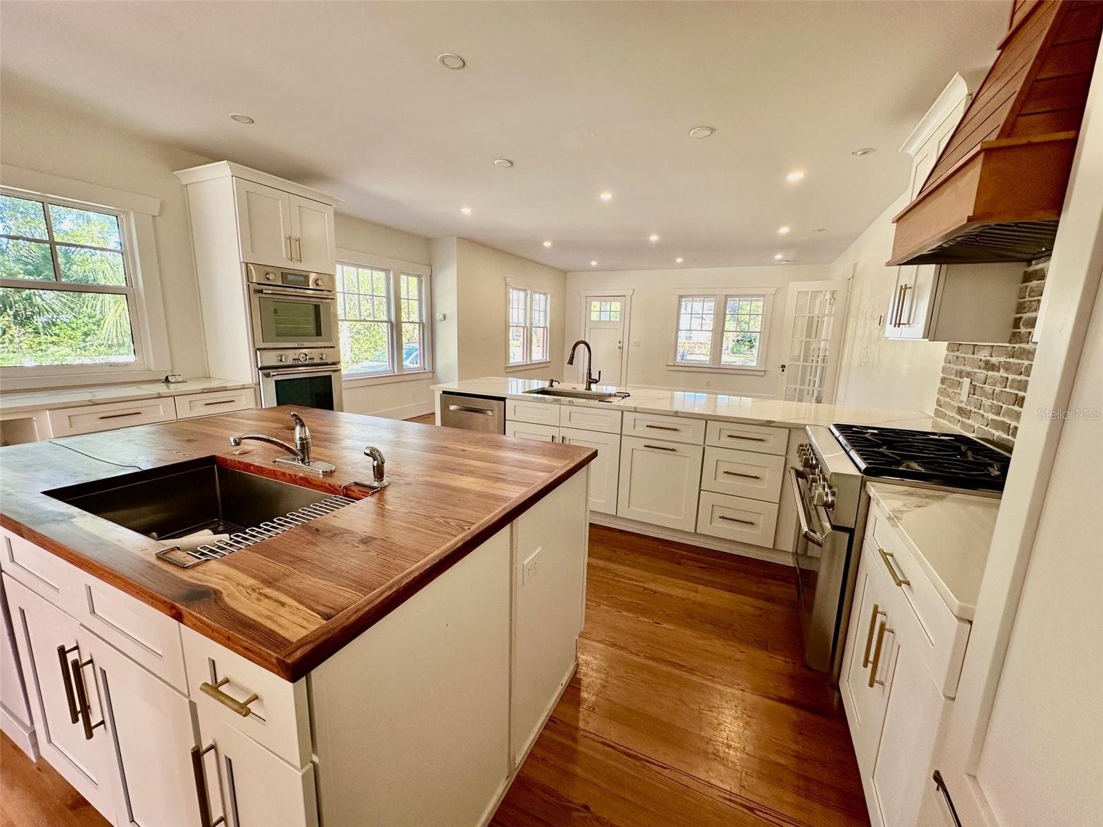 138 W STETSON AVE, DELAND, FL, 32720