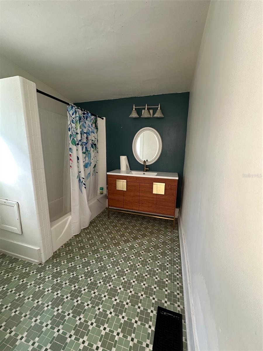 138 W STETSON AVE, DELAND, FL, 32720