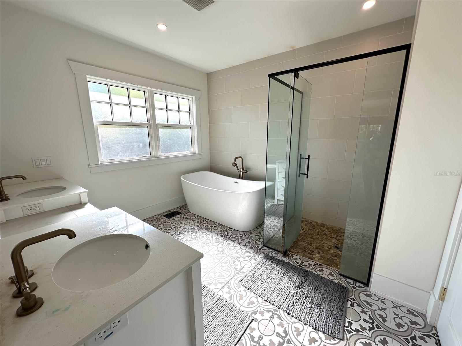 138 W STETSON AVE, DELAND, FL, 32720