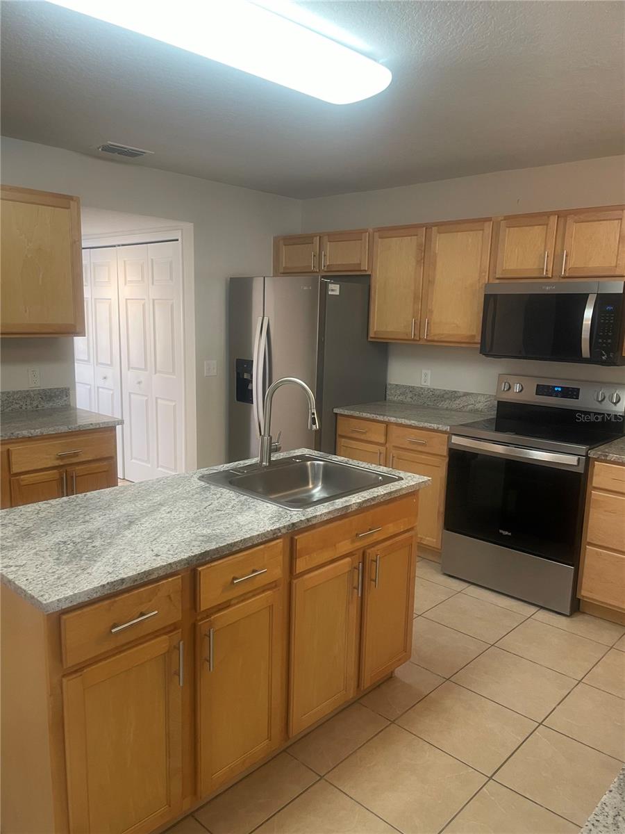 1930 THORNGATE LN, MASCOTTE, FL, 34753