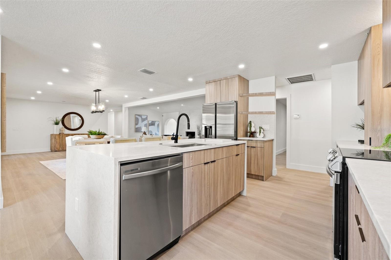 1406 N RIVERHILLS DR, TEMPLE TERRACE, FL, 33617