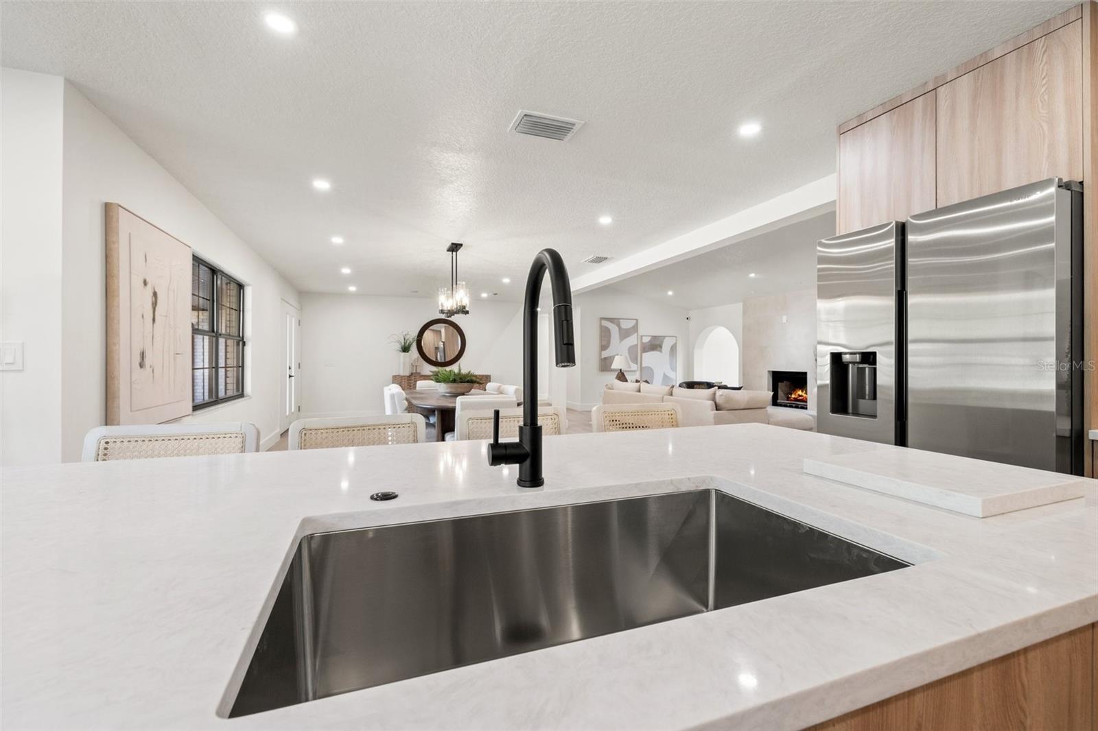 1406 N RIVERHILLS DR, TEMPLE TERRACE, FL, 33617