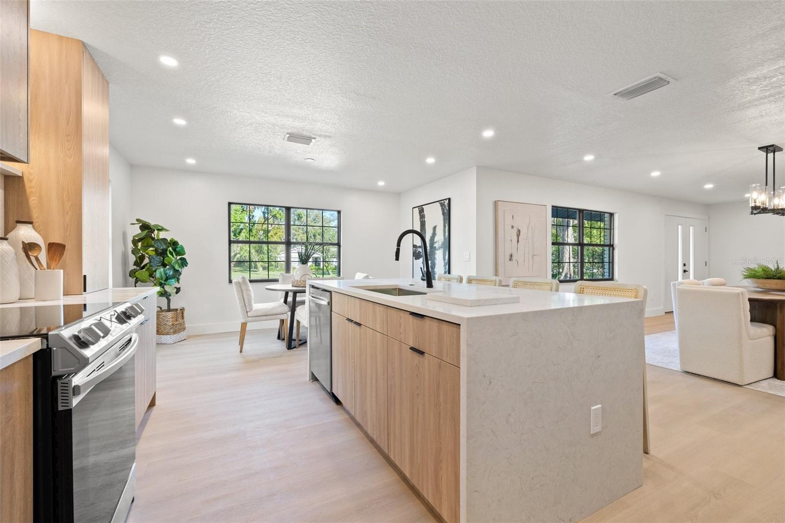 1406 N RIVERHILLS DR, TEMPLE TERRACE, FL, 33617