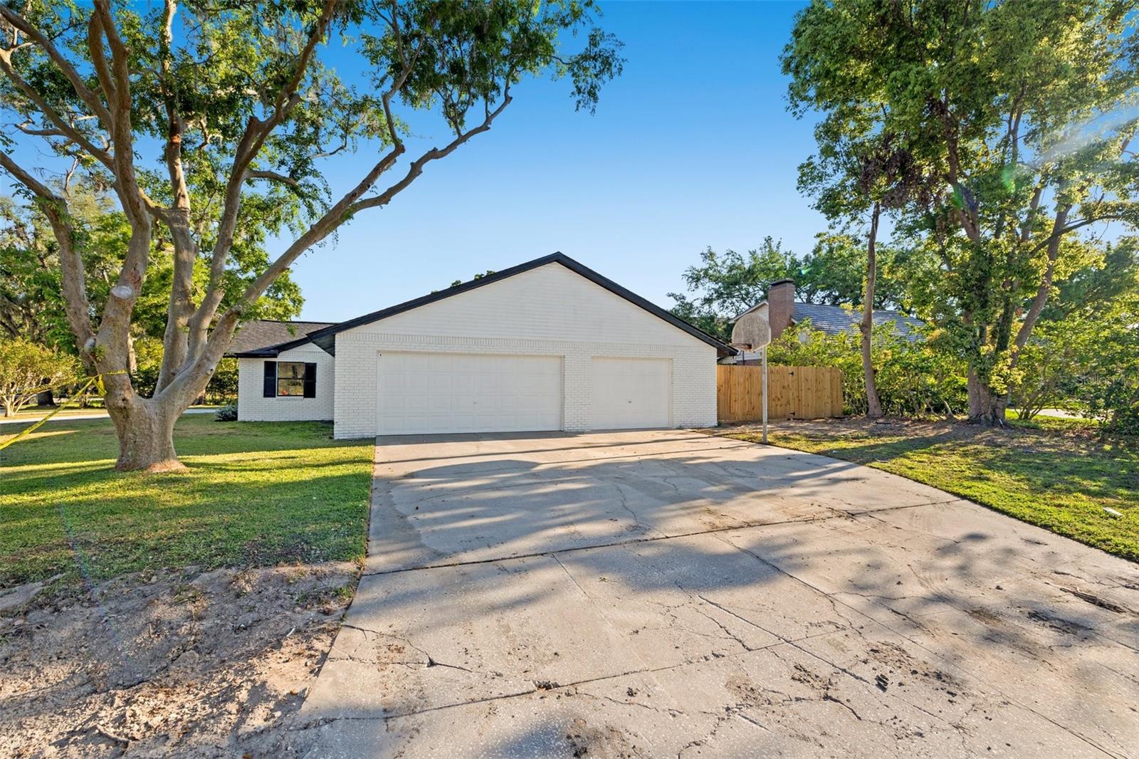 1406 N RIVERHILLS DR, TEMPLE TERRACE, FL, 33617