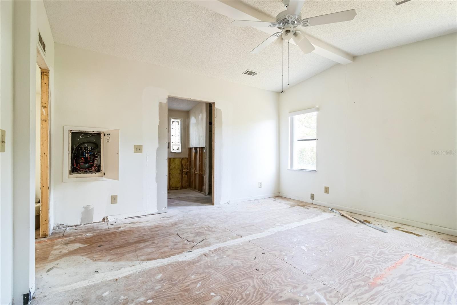 702 TURNBERRY LN, LADY LAKE, FL, 32159