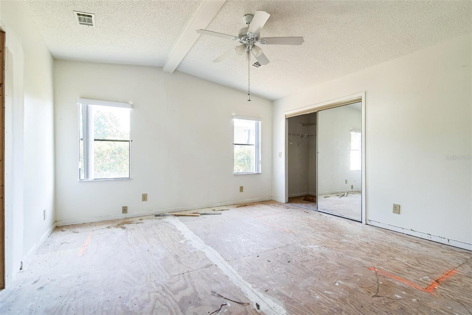 702 TURNBERRY LN, LADY LAKE, FL, 32159