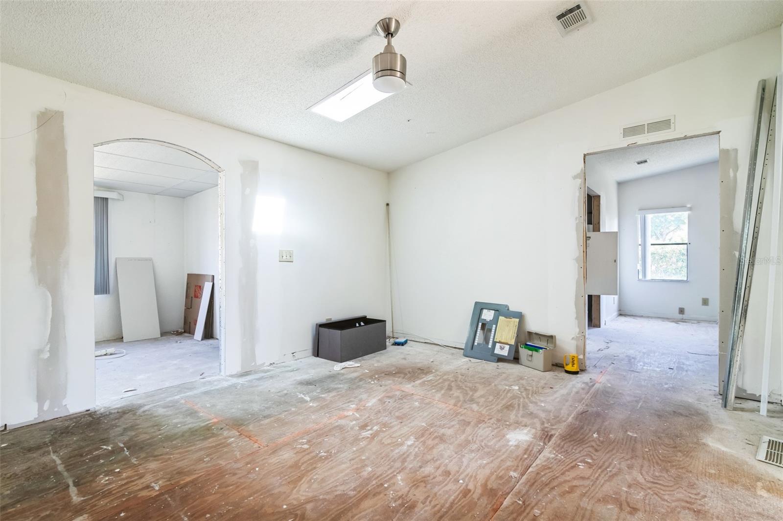 702 TURNBERRY LN, LADY LAKE, FL, 32159