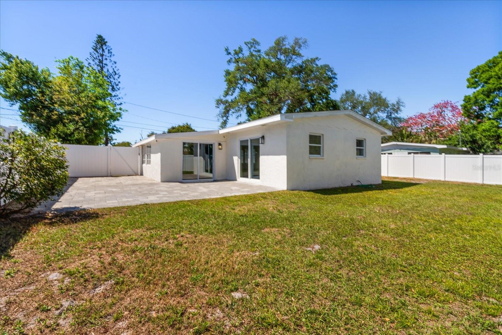 331 BARBARA CIR, BELLEAIR, FL, 33756