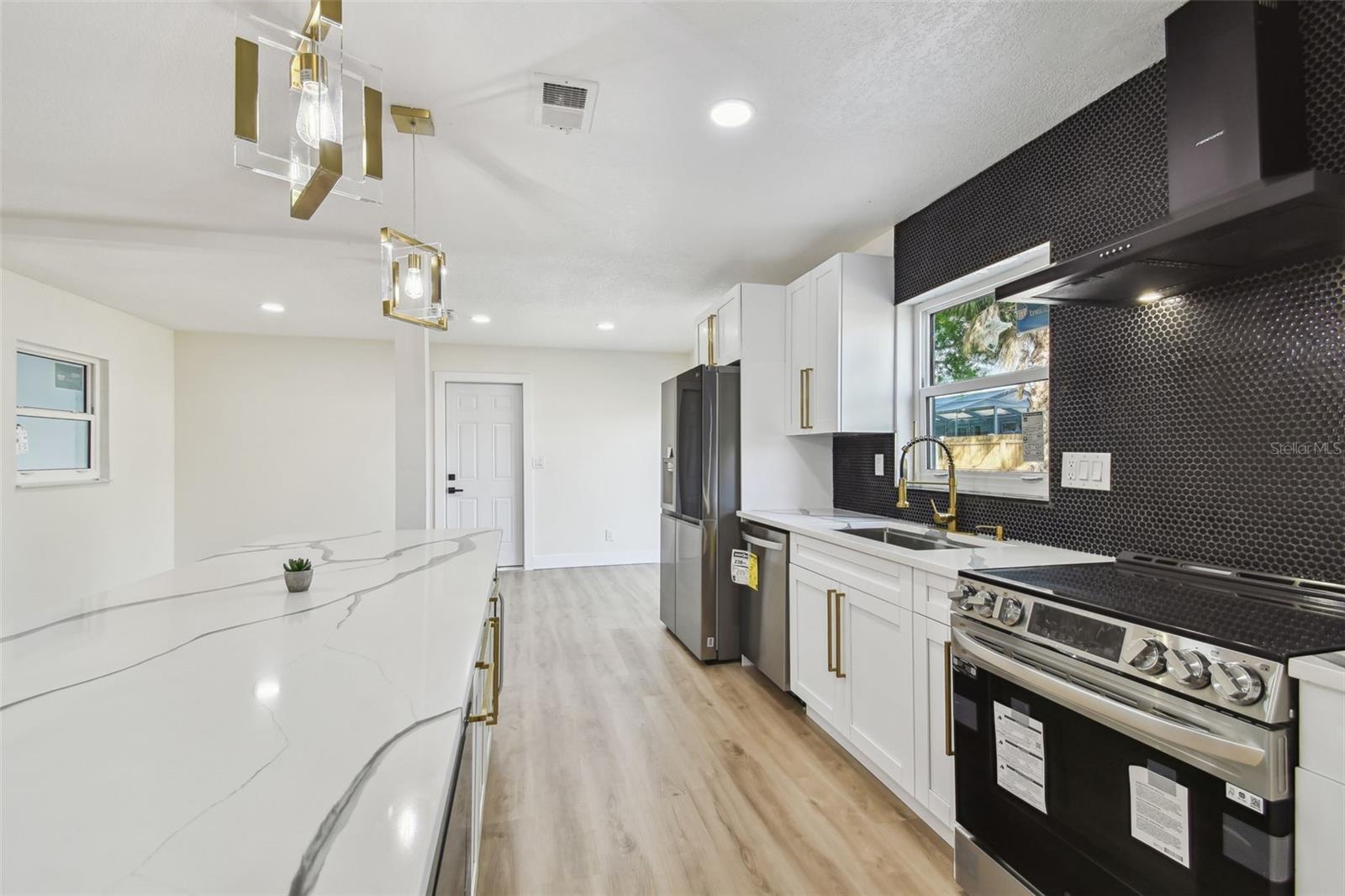 5907 TAMPA SHORES BLVD, TAMPA, FL, 33615