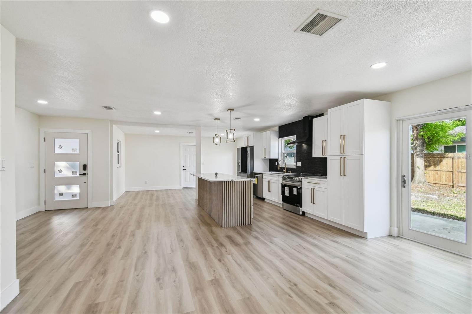 5907 TAMPA SHORES BLVD, TAMPA, FL, 33615