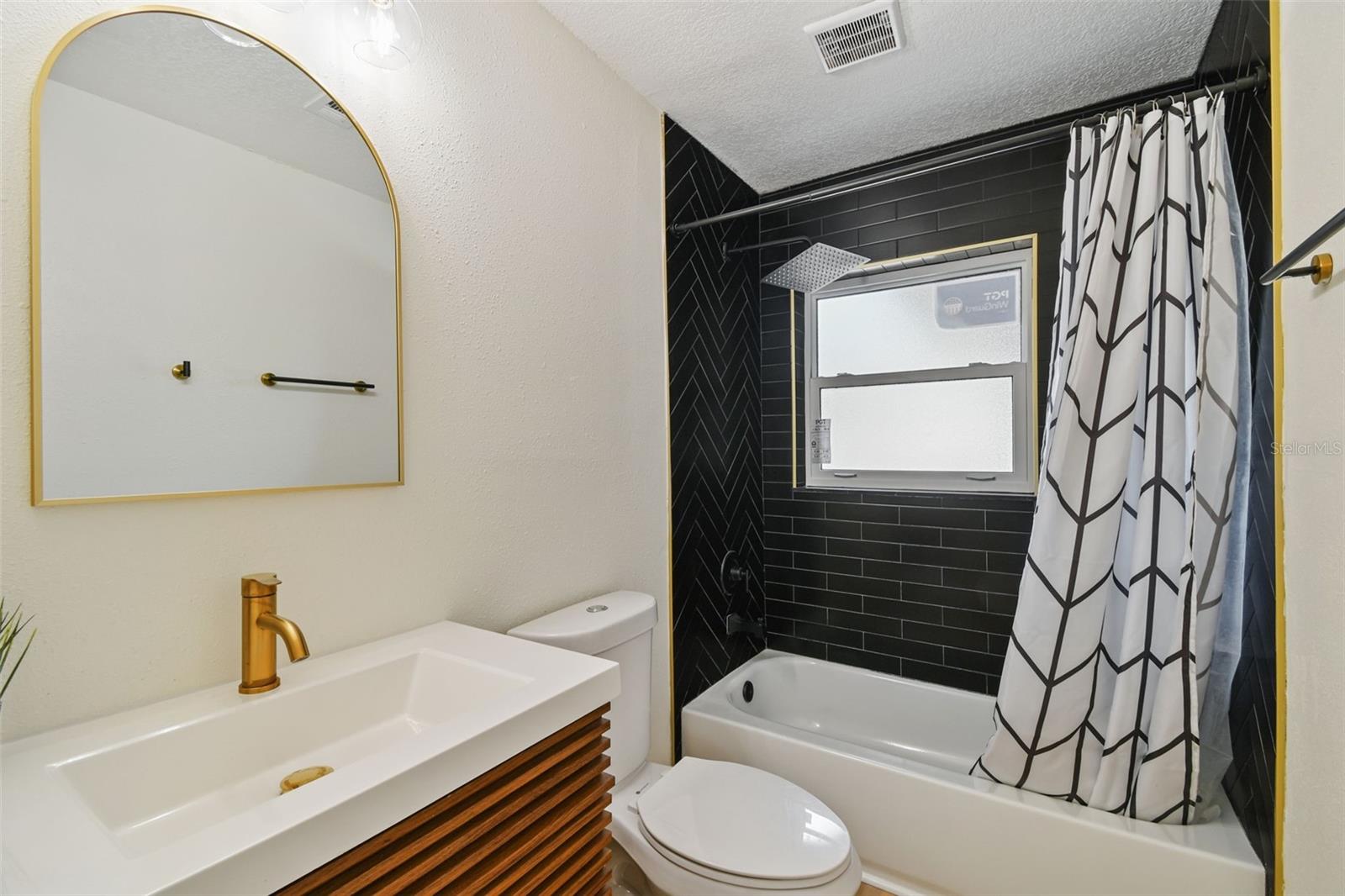 5907 TAMPA SHORES BLVD, TAMPA, FL, 33615