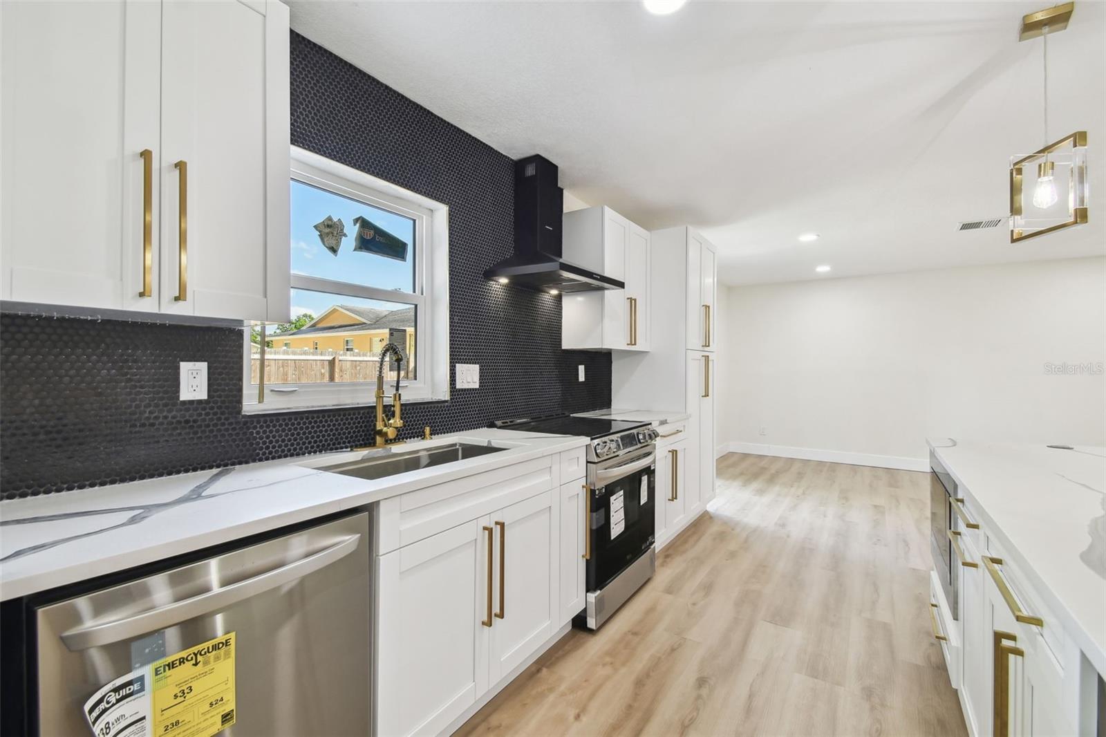 5907 TAMPA SHORES BLVD, TAMPA, FL, 33615
