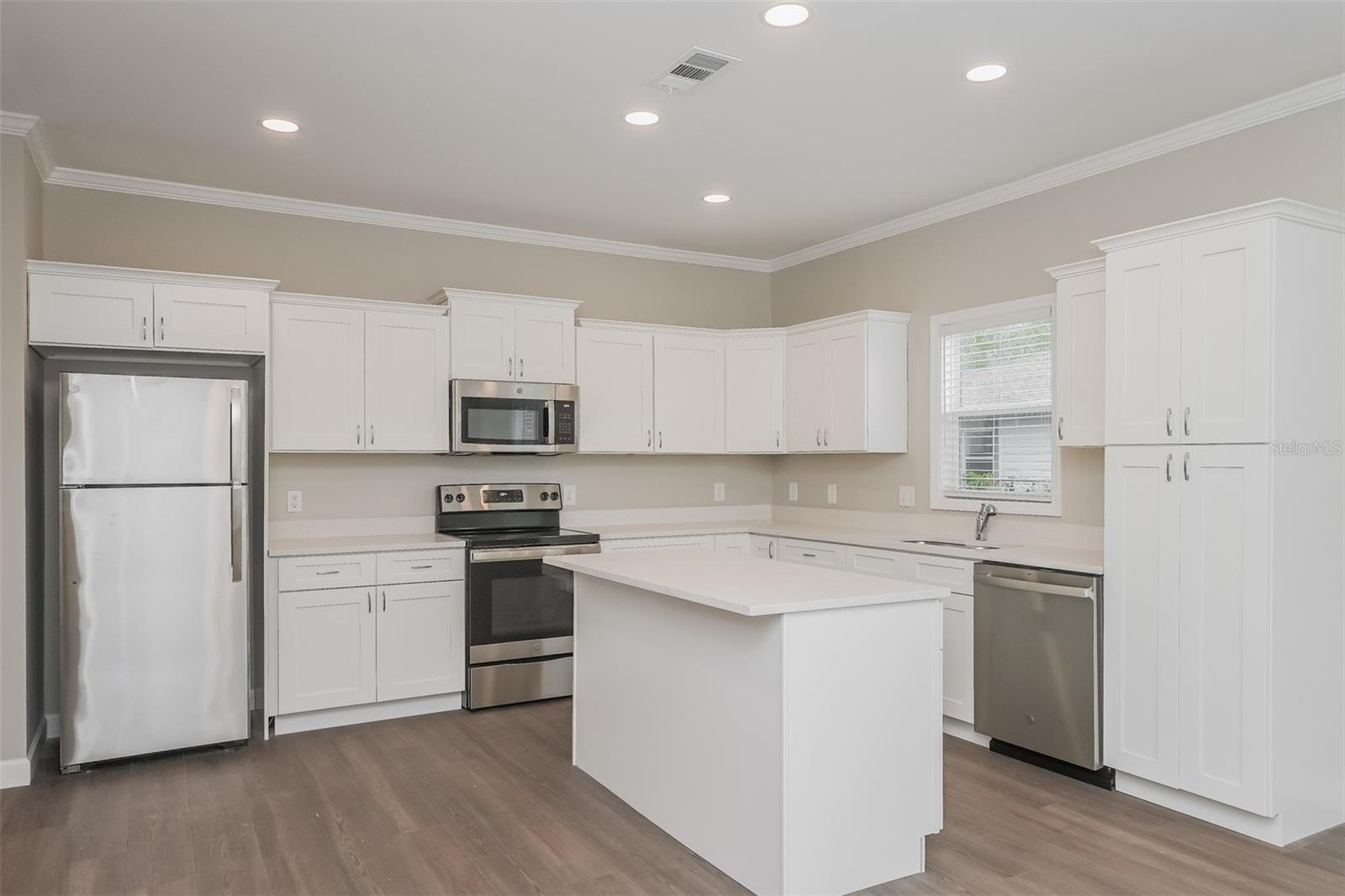 1024 MELROSE S, ST PETERSBURG, FL, 33705